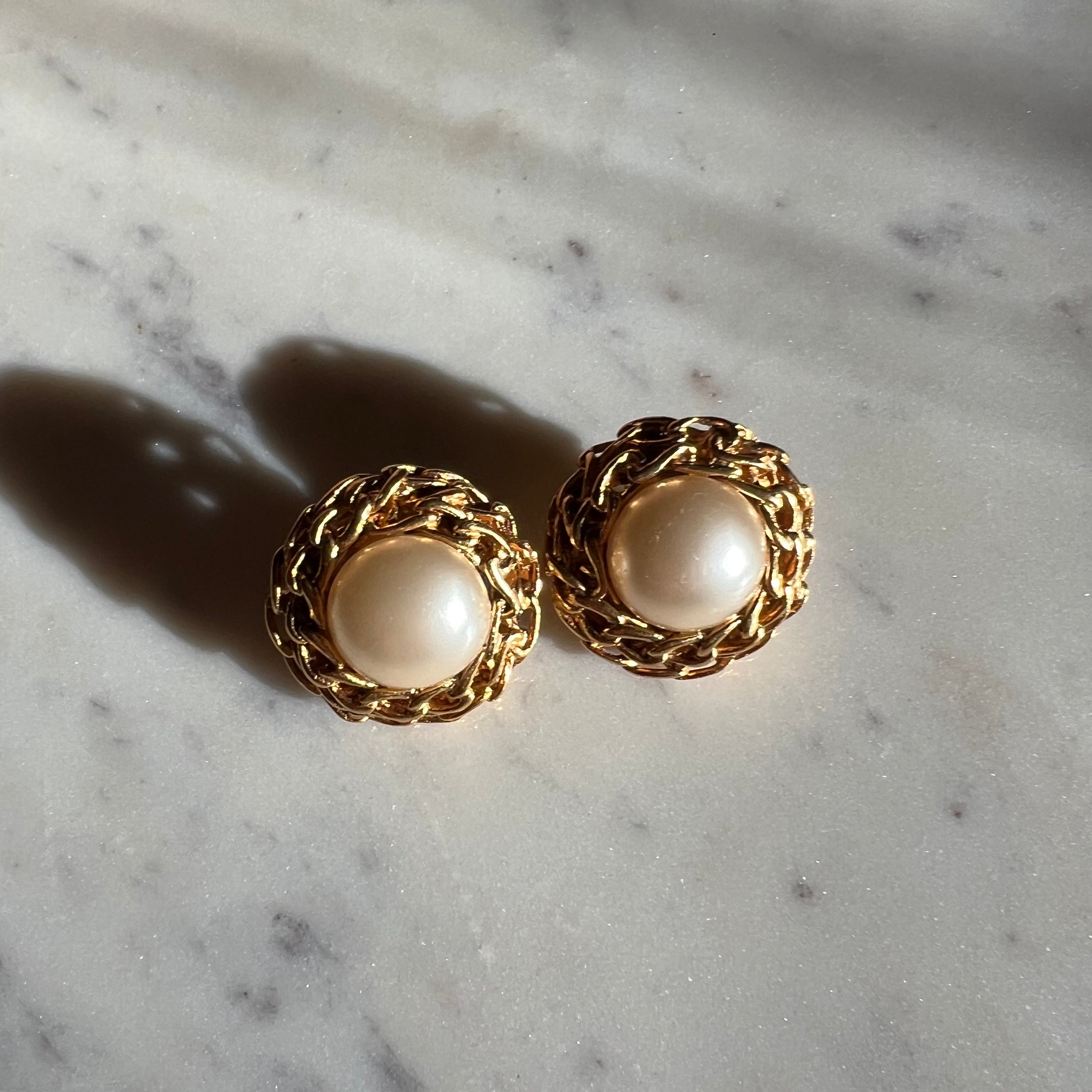 Vintage Chanel earrings gold & pearl 90s