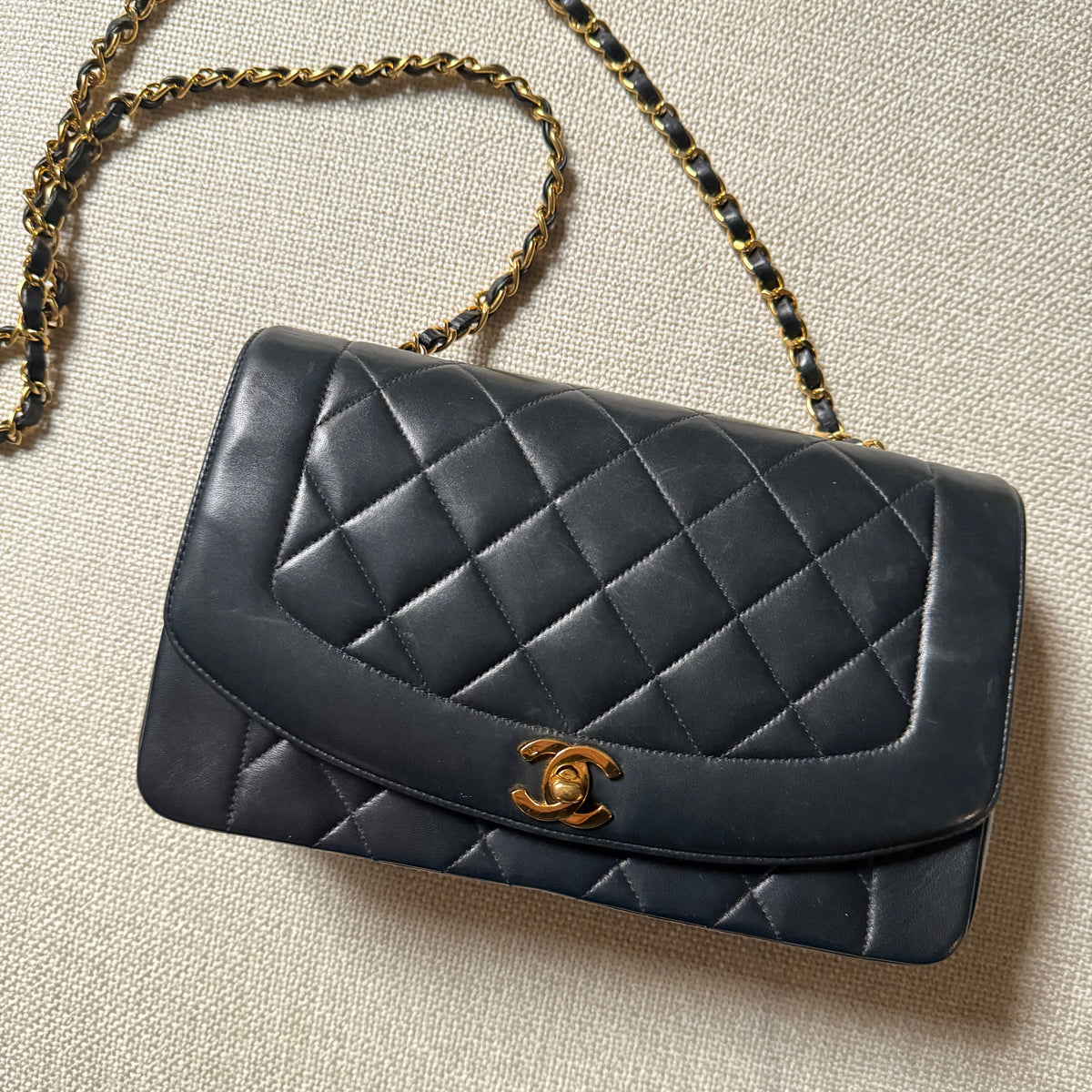 Chanel Vintage Medium Diana Flap Bag 24k GHW Lambskin  CHANEL Diana Flap Bag main image 1