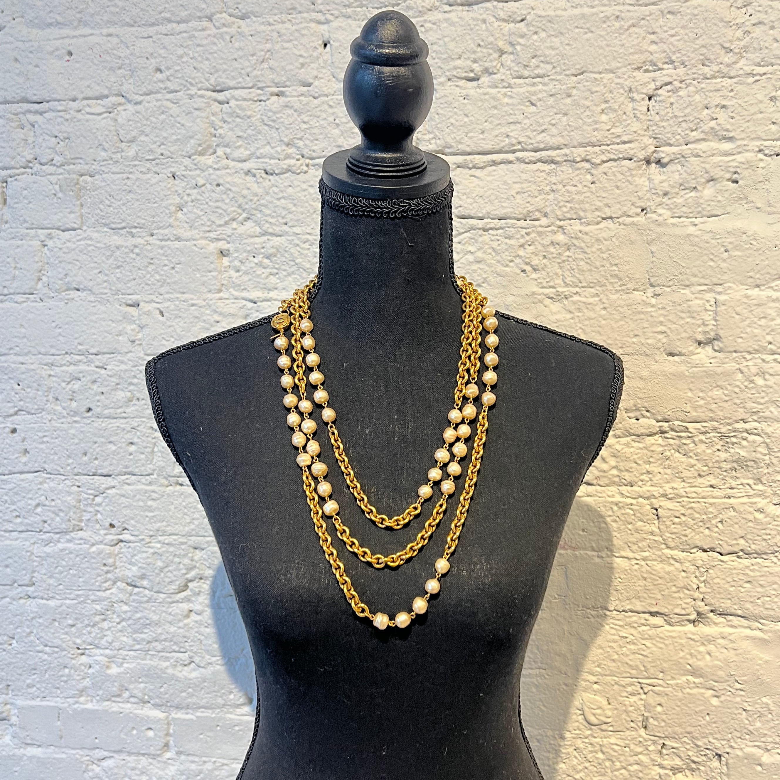 Authentic Vintage Chanel 1980s Pearls XL chain necklace