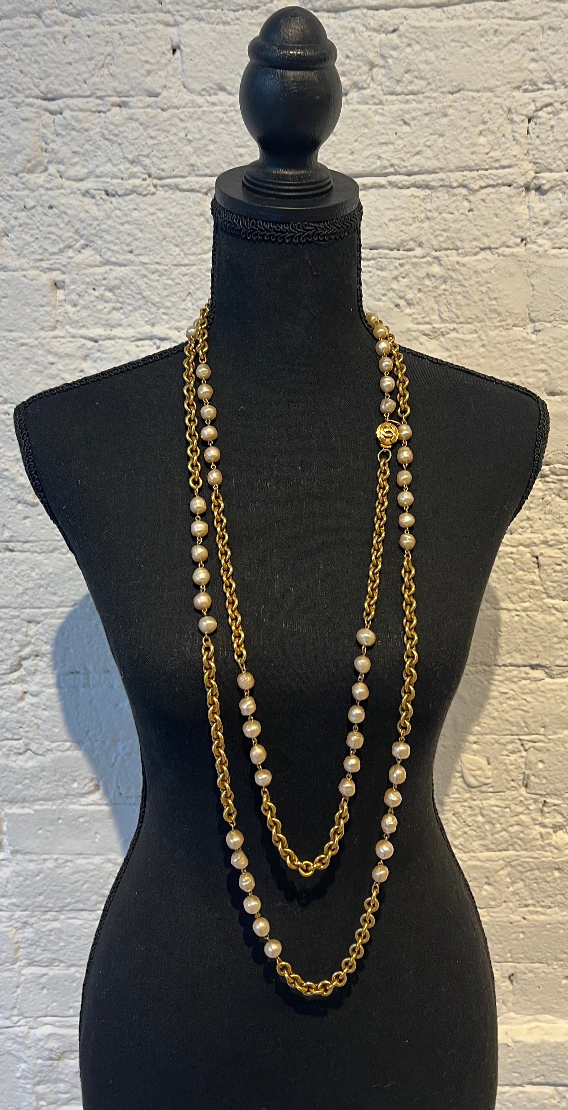 Chanel Vintage 1980s long faux pearls and chains