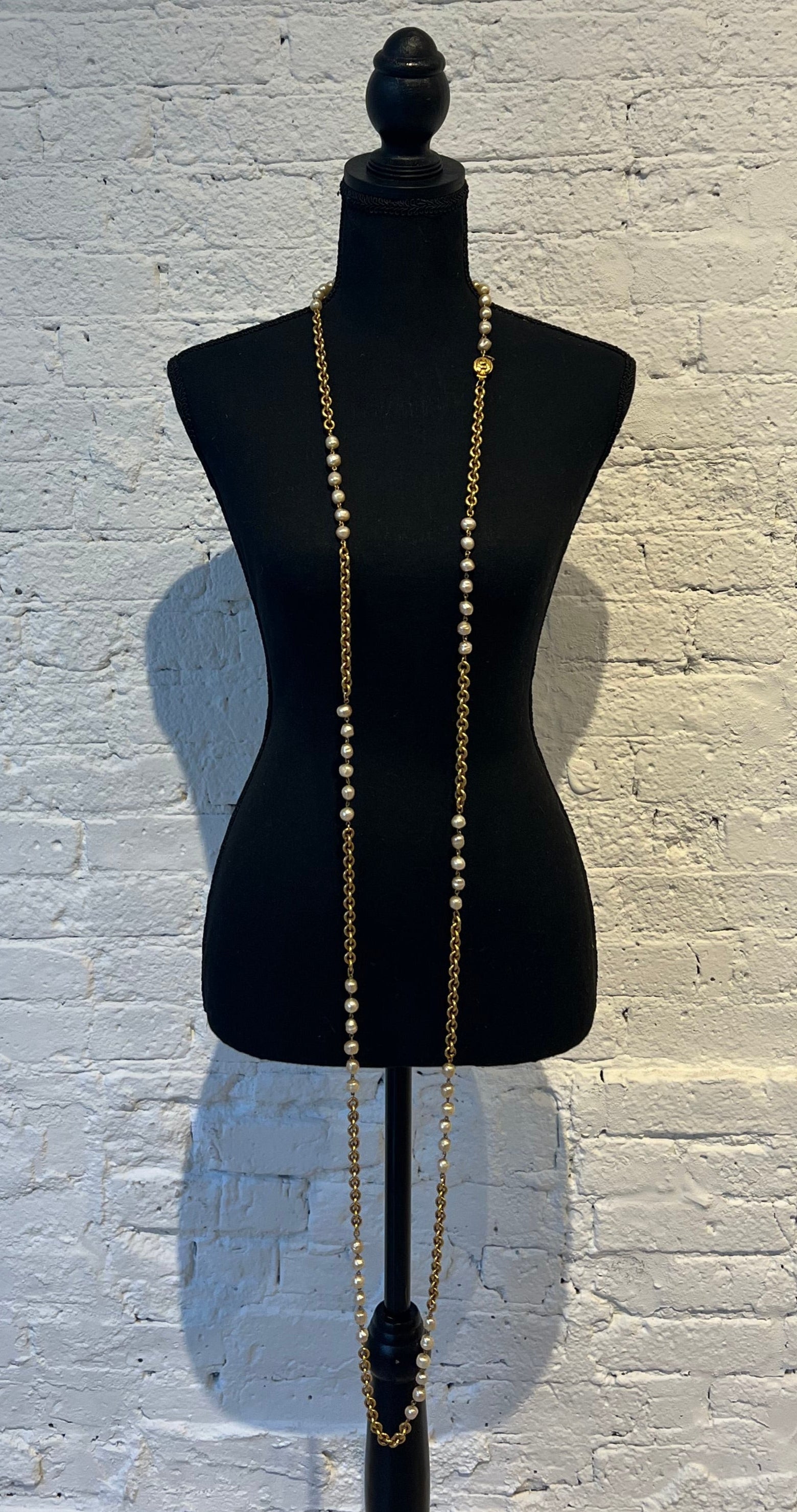 Chanel authentic vintage extra long pearls & chains necklace 80s