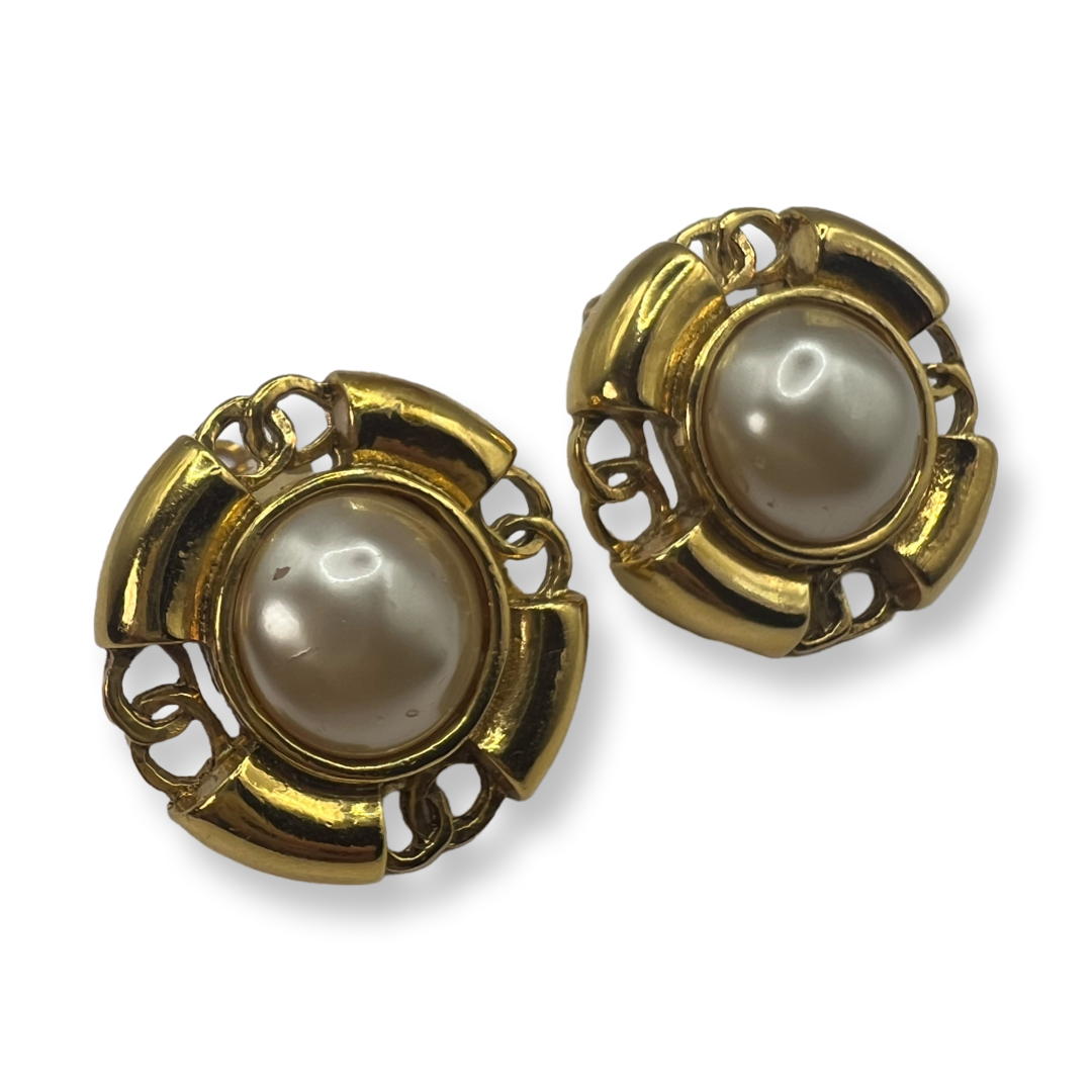 Chanel vintage earrings gold pearl