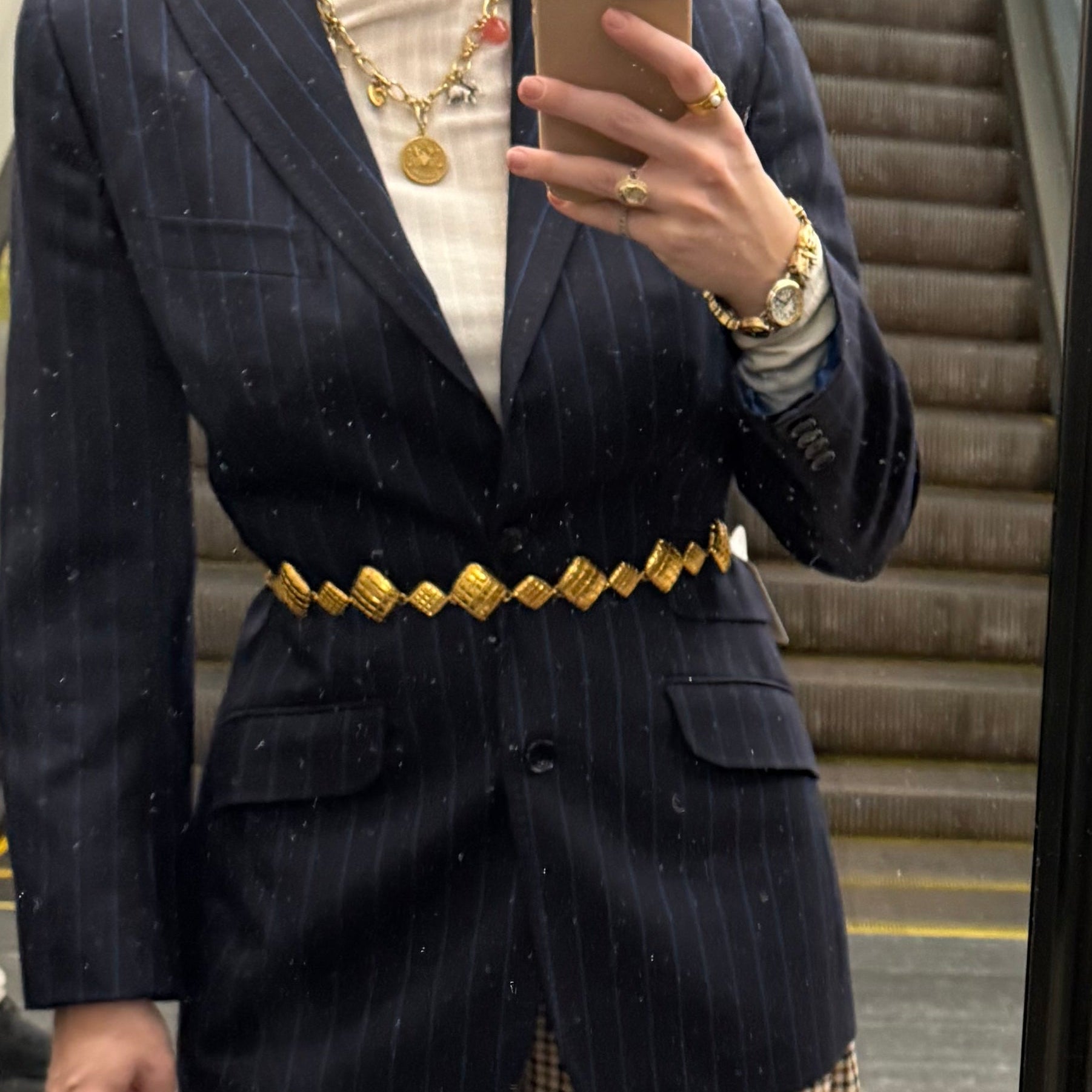 Chanel Vintage Matelasse Quilted Gold Chain Belt 1980s authentic diamond pattern