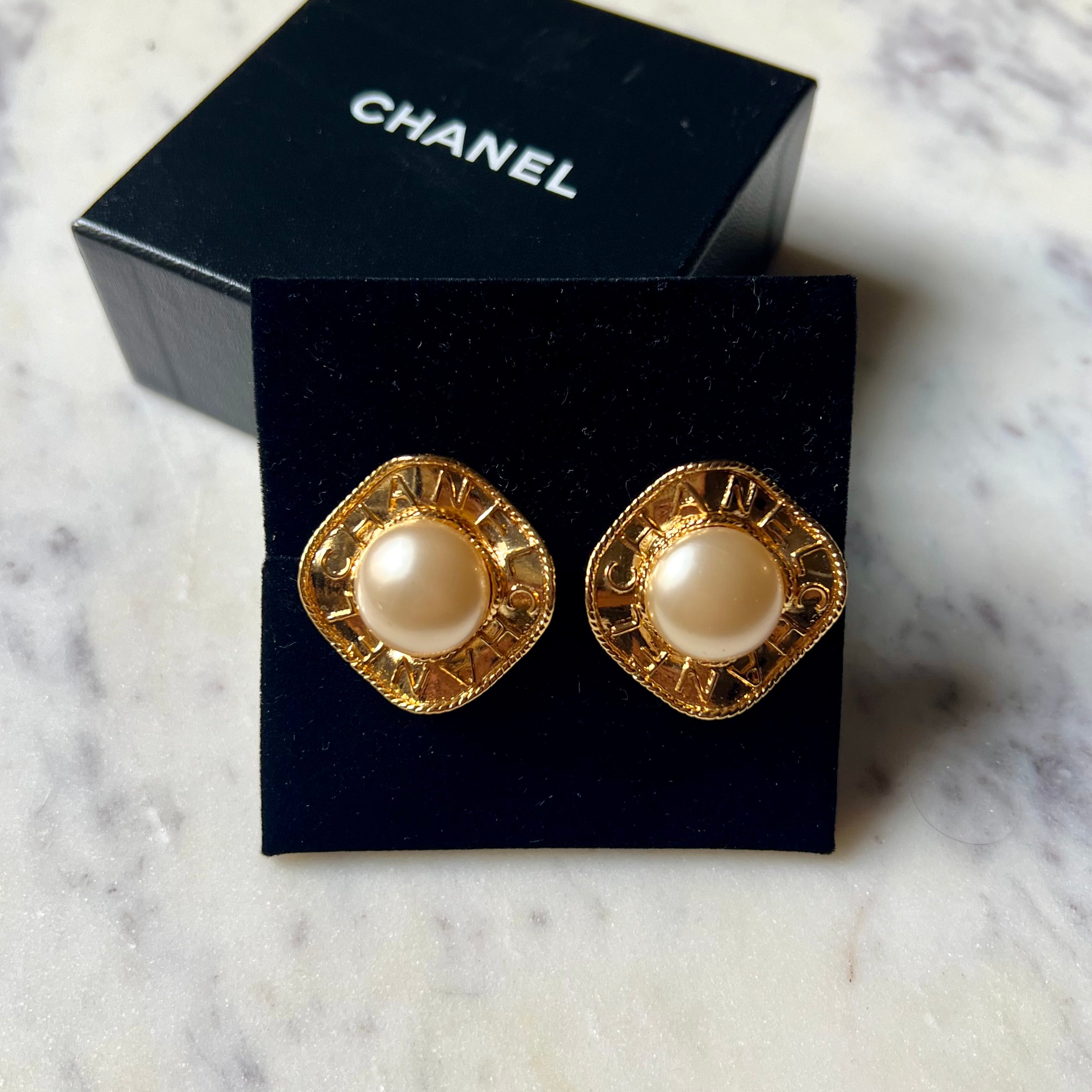 vintage chanel 1995 Rhombus Shape gold & faux pearl authentic earrings