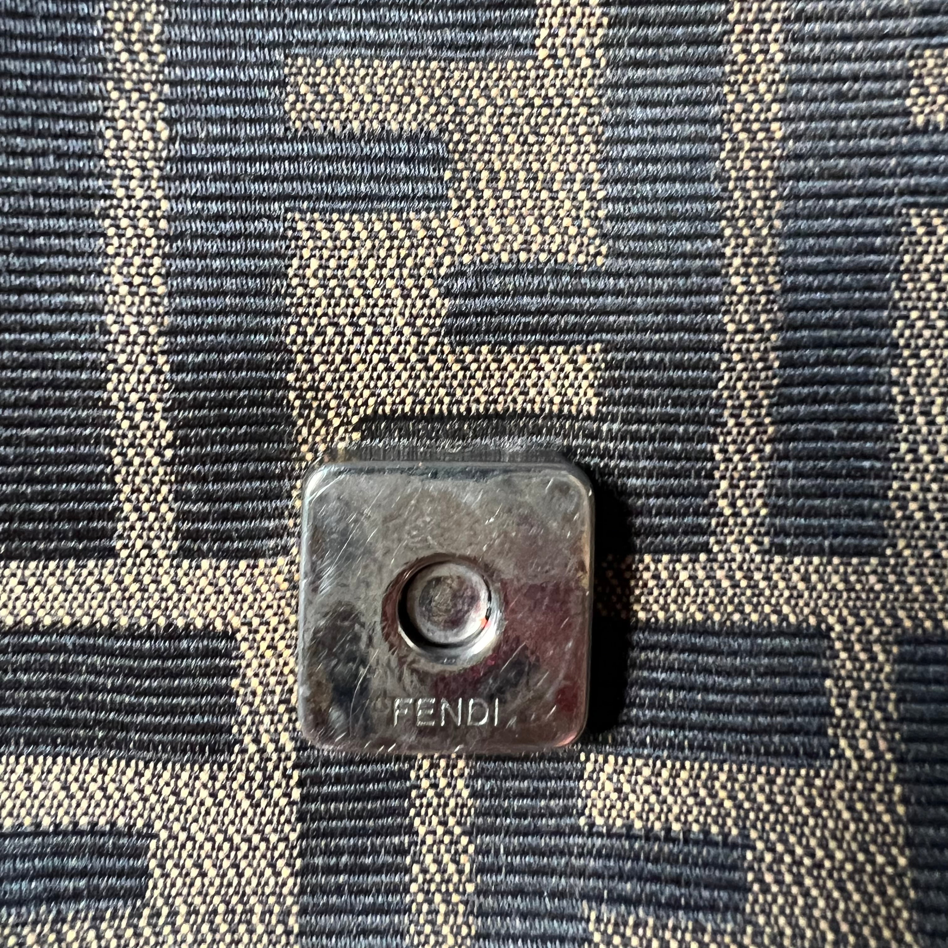 Vintage 90s Fendi Baguette original zucca