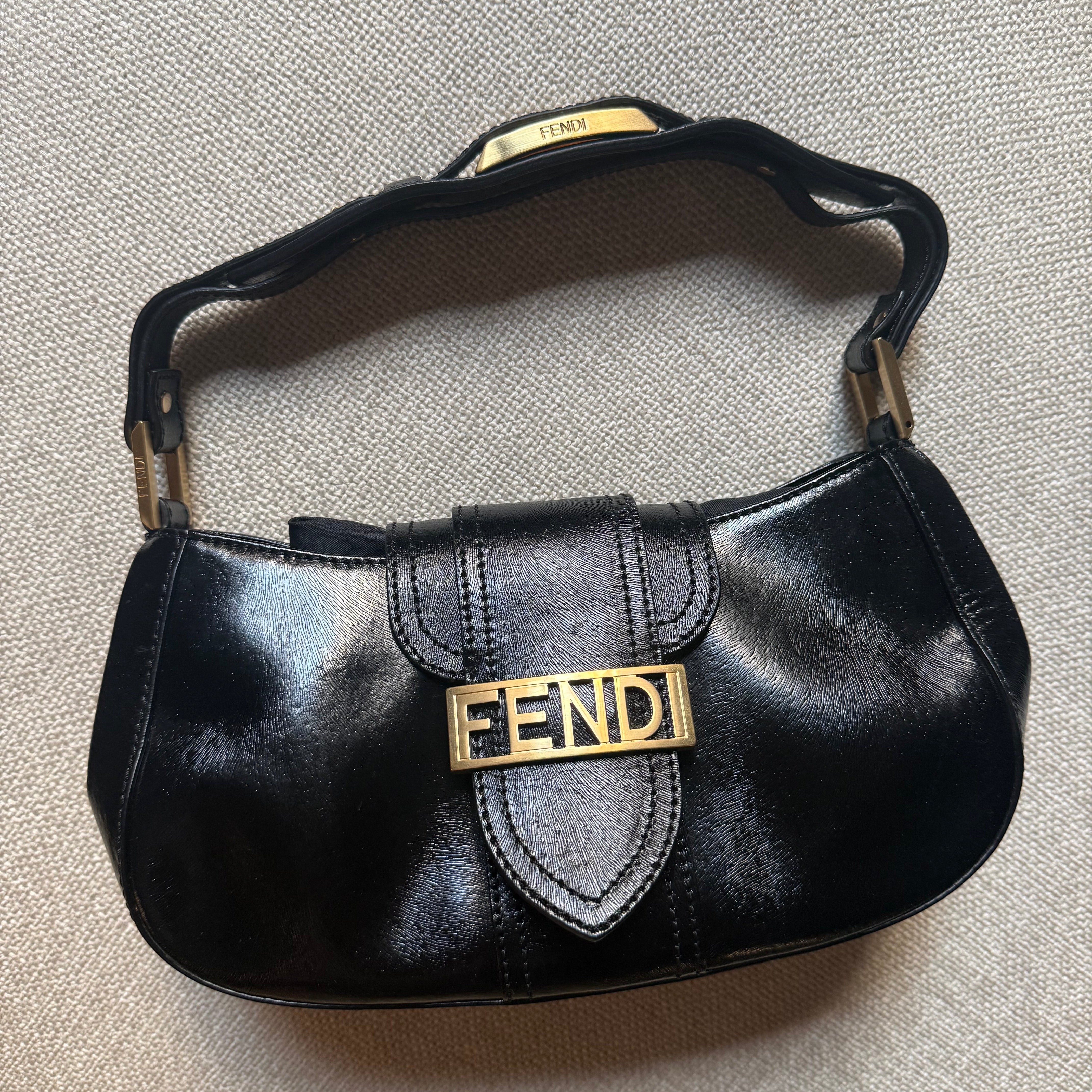 Fendi Shadow Shoulder Bag Vintage Black Leather authentic