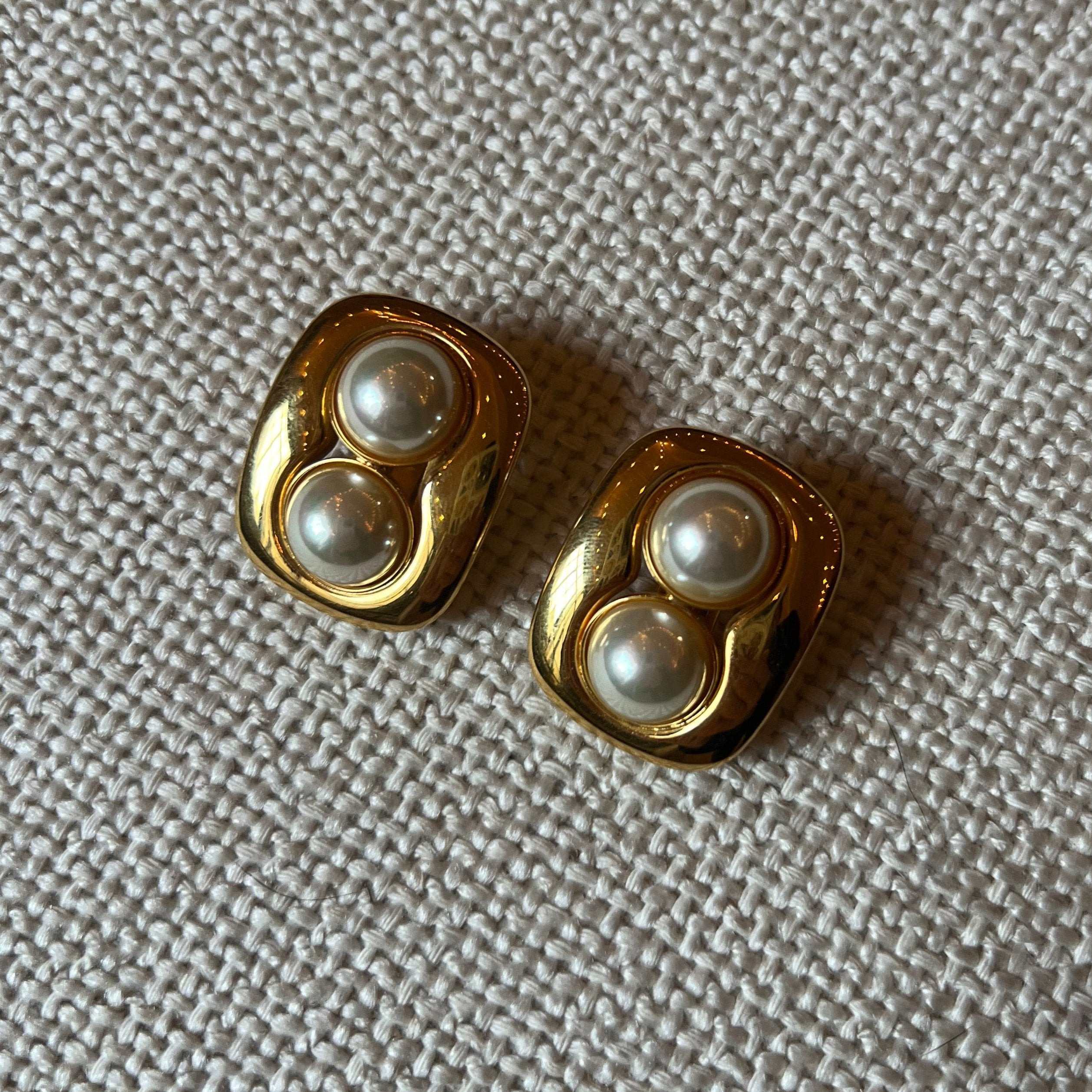 Gucci Vintage 90s Gold & Faux Pearl Clip on earrings authentic