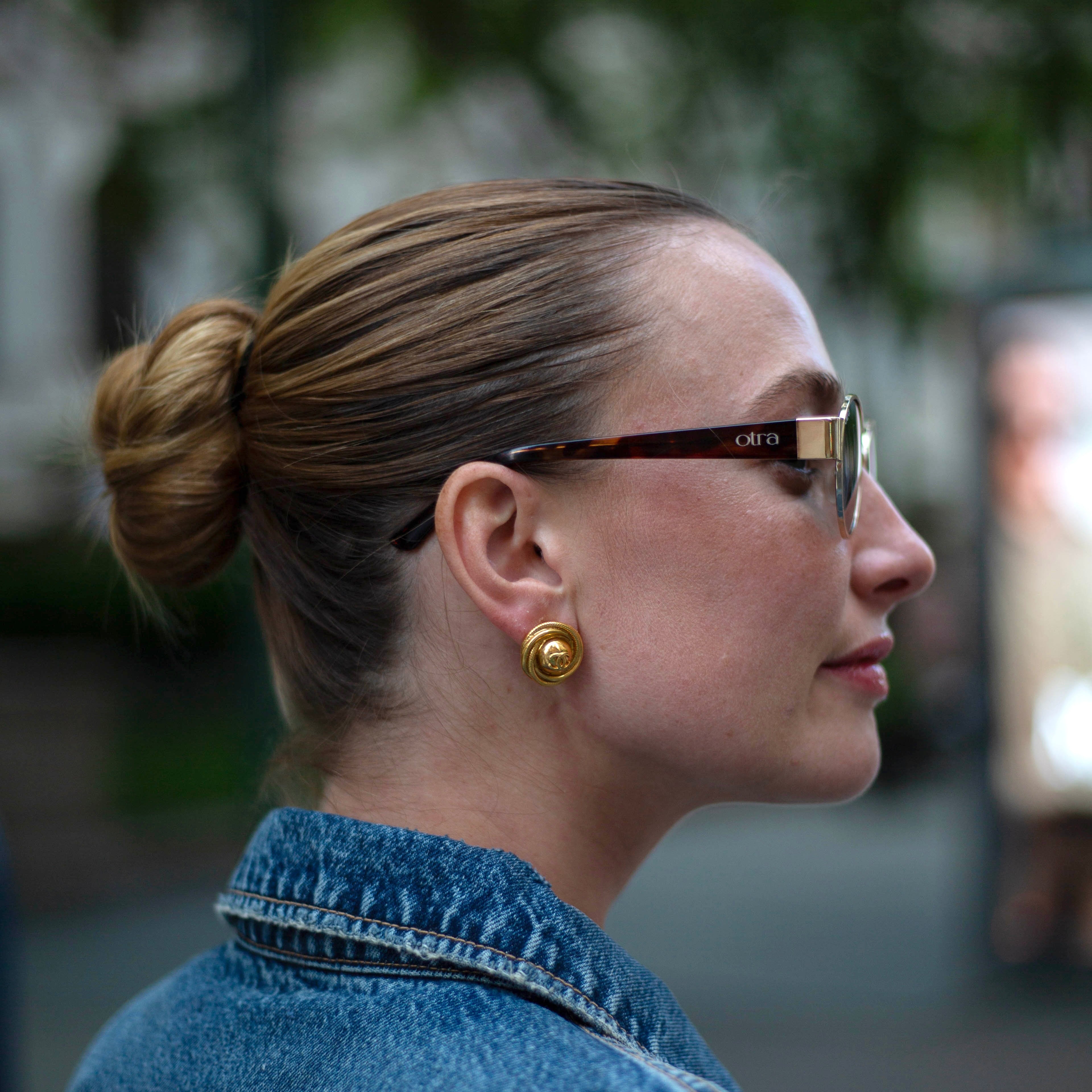 Chanel gold vintage round twisted stud earrings