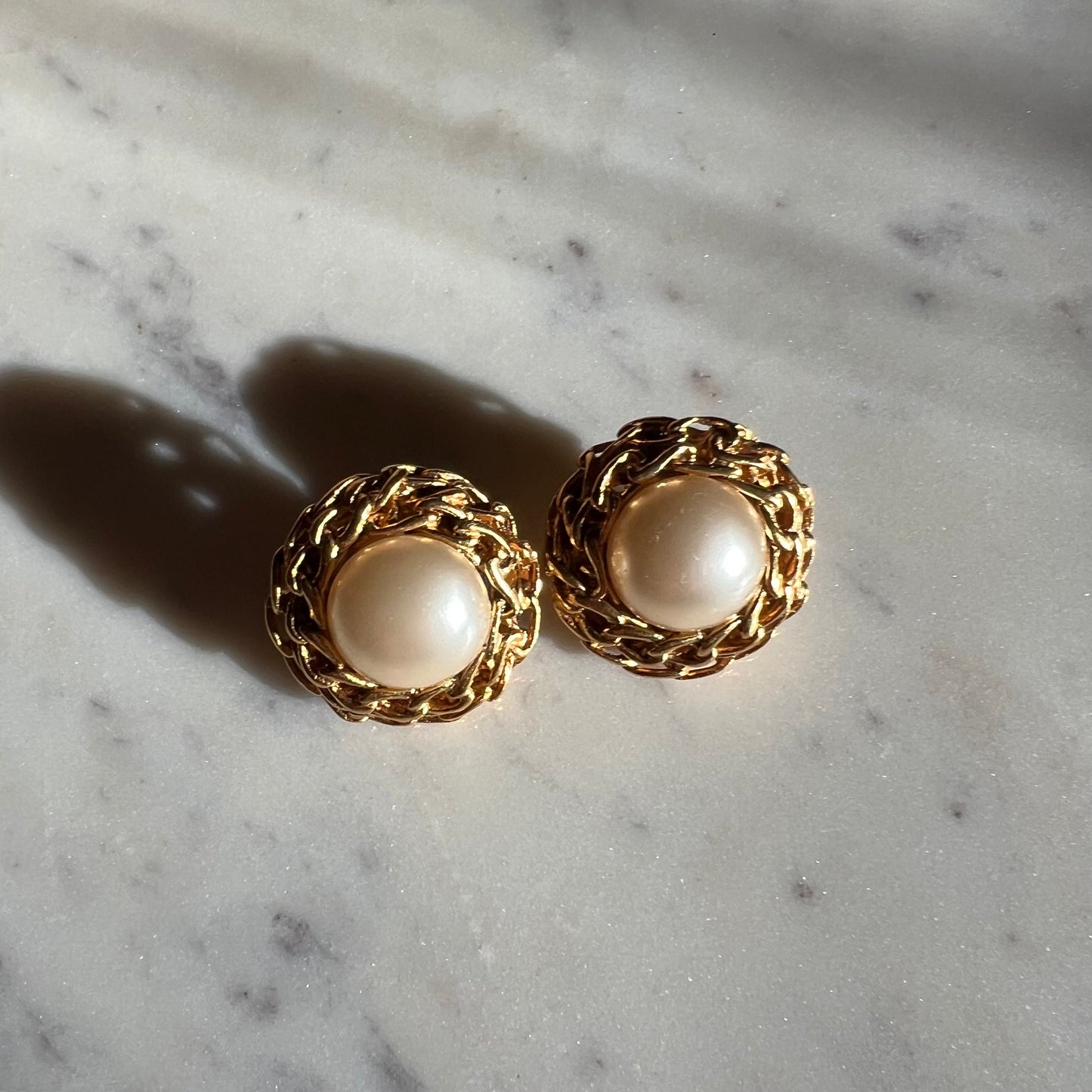 Vintage Chanel earrings gold & pearl 90s