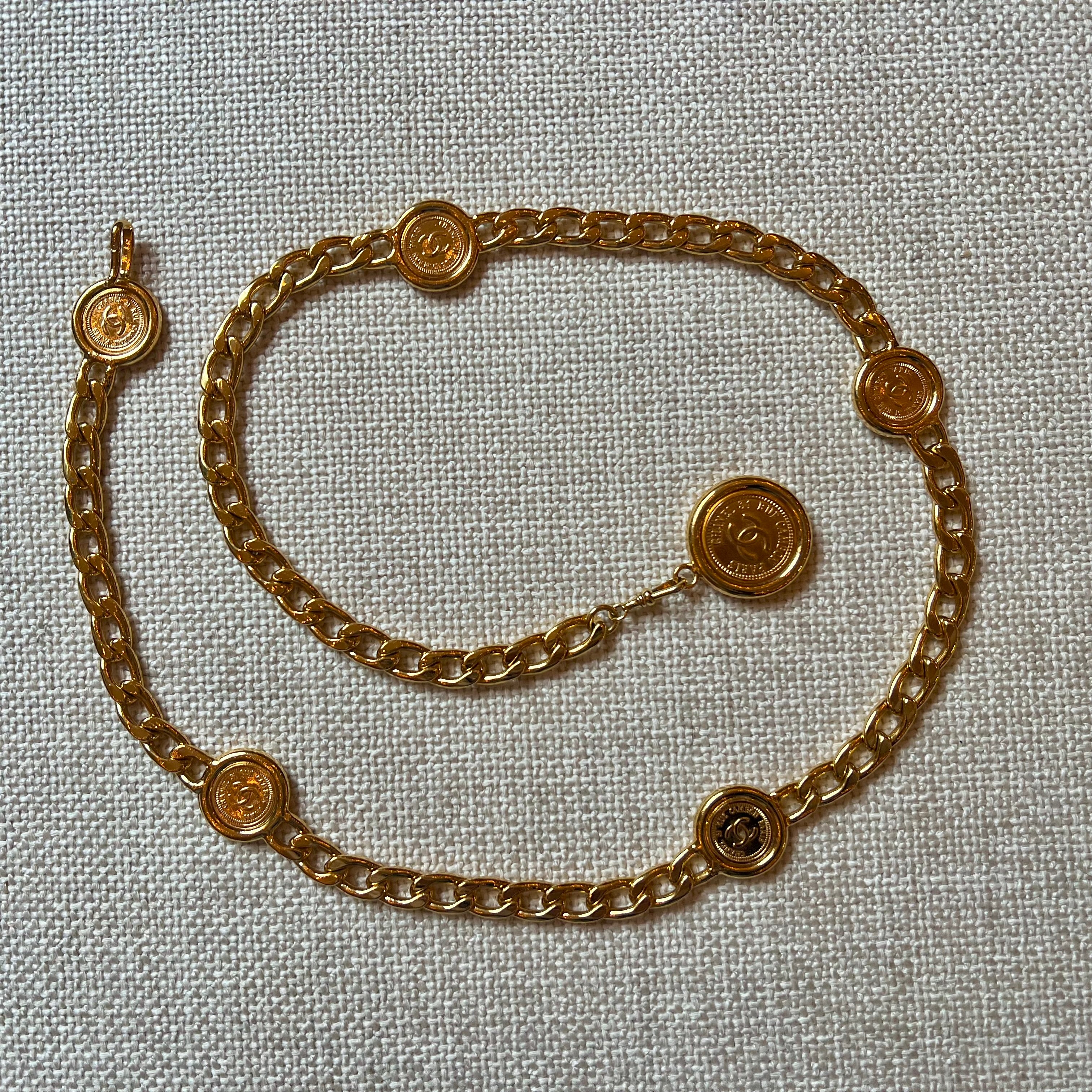 Chanel Vintage gold chianlink belt heavy cuban link CC charms