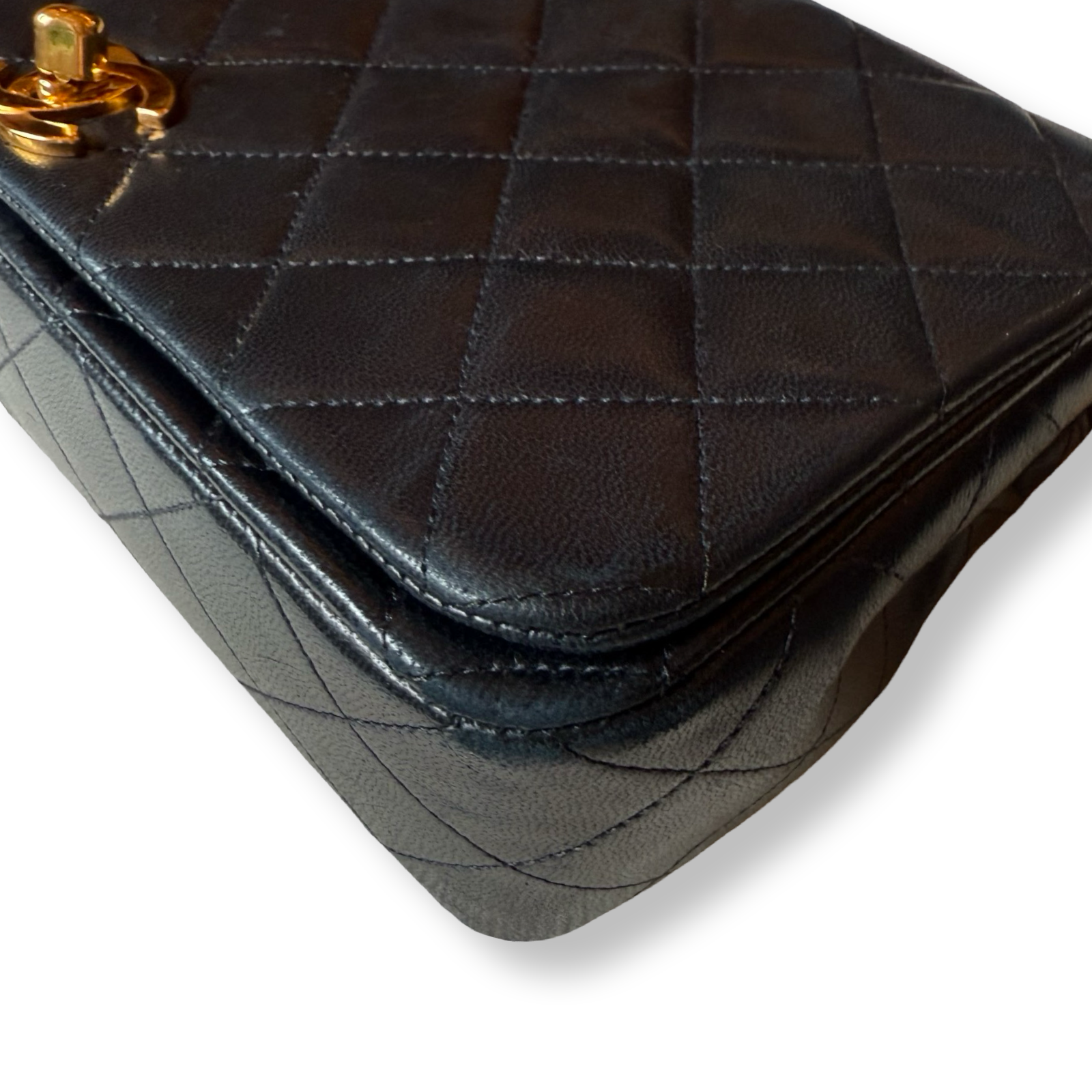 Black quilted handbag authentic Chanel vintage classic flap single full flap small gold hardware