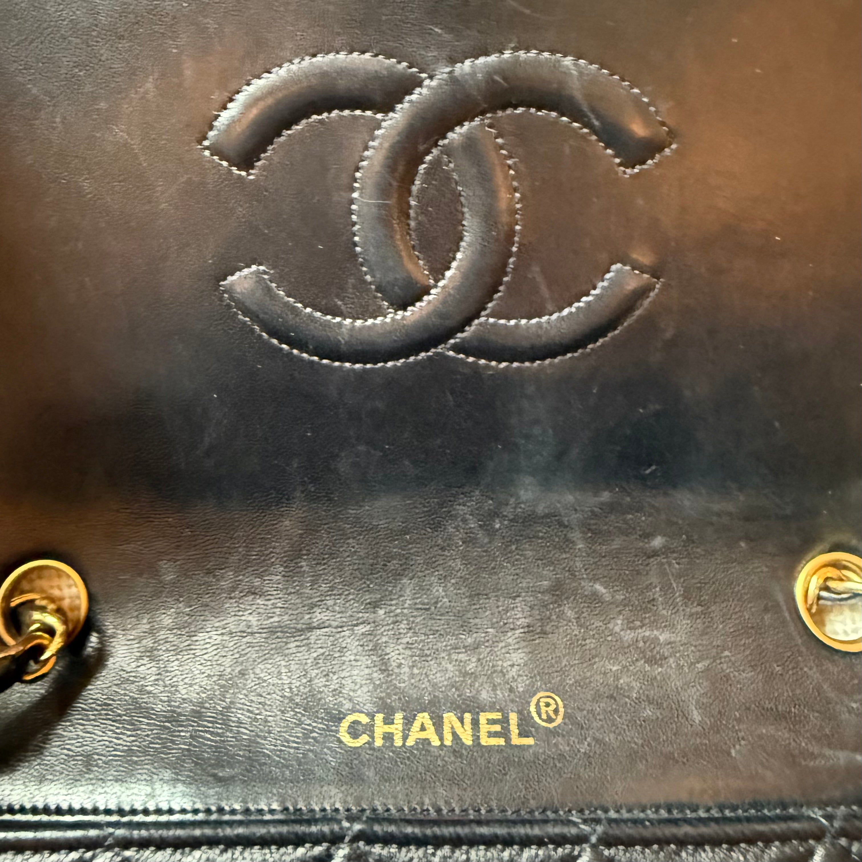 Chanel Vintage Classic Flap Authentic Full Single Flap Small Size Black lambskin