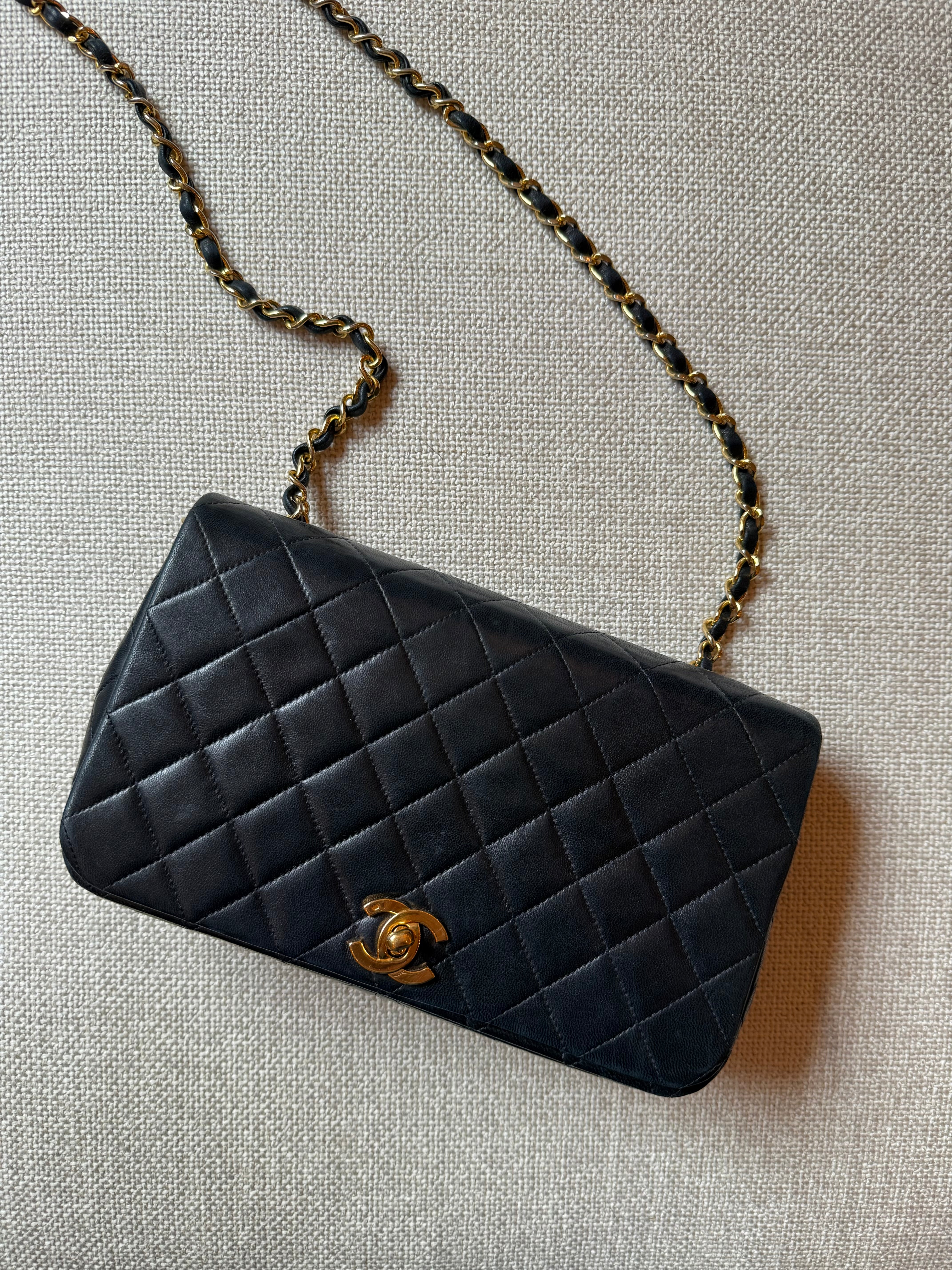 Chanel Vintage Classic Flap Single Full Flap 90s authentic