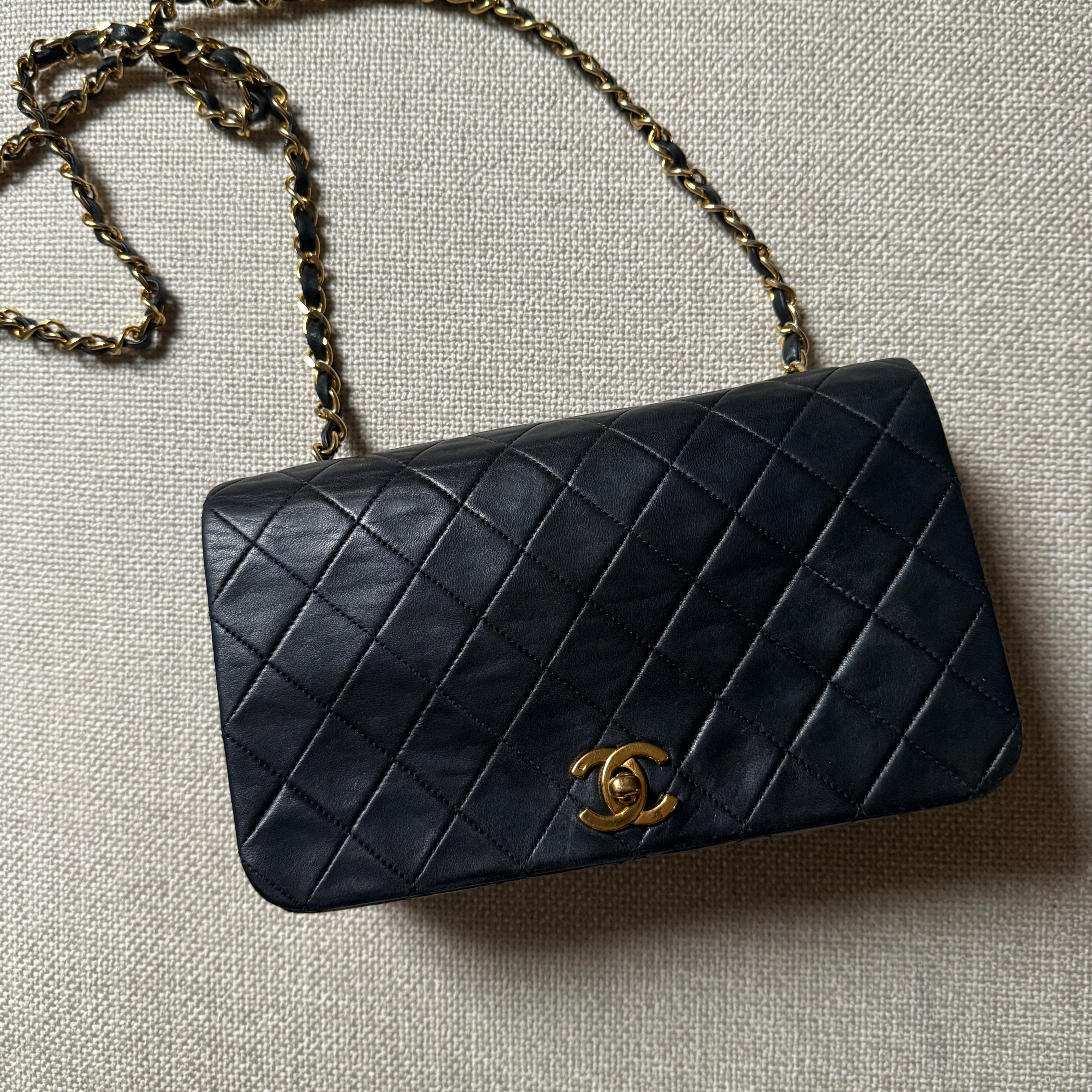 Chanel Vintage Classic Full Flap Black authentic lambskin 24k gold hardware