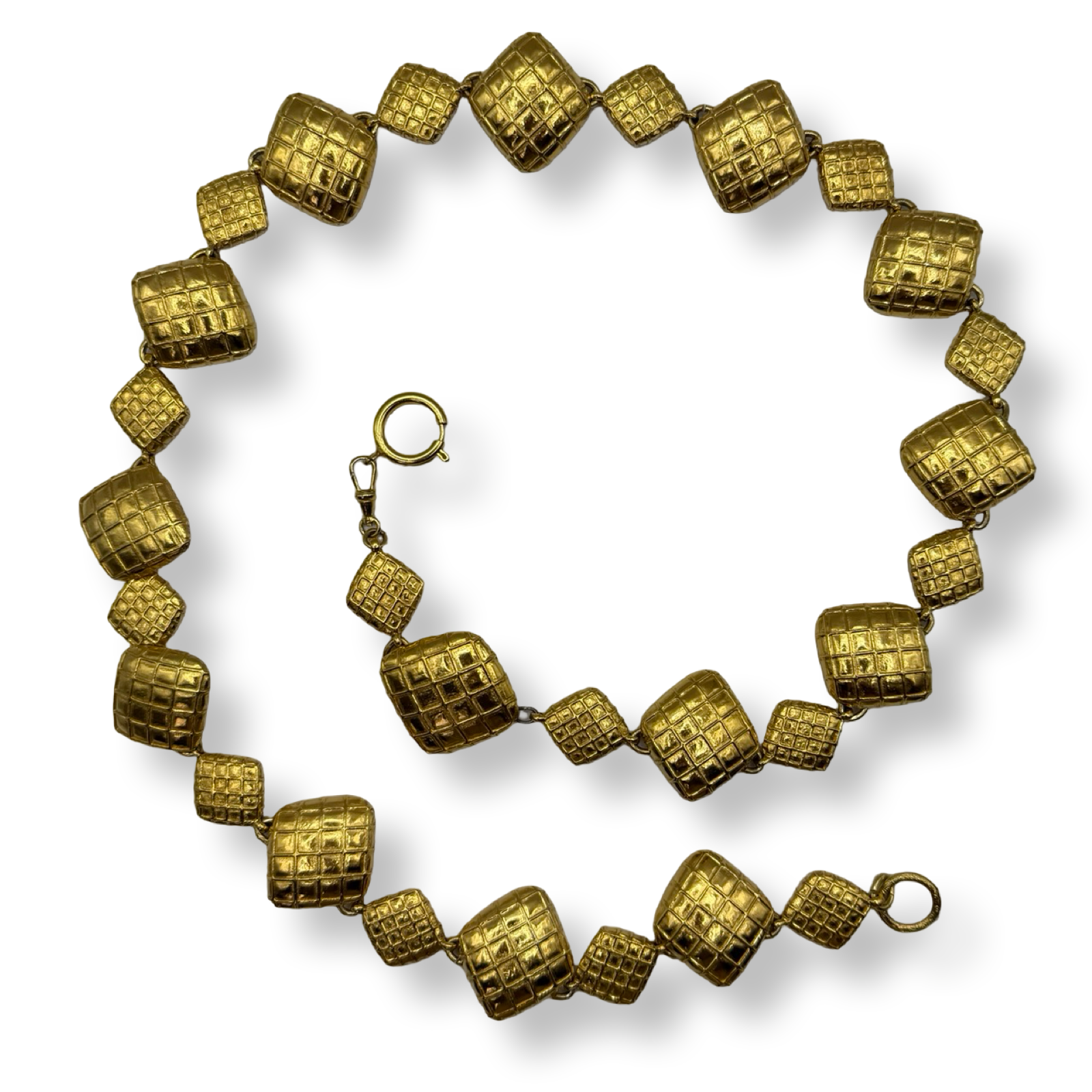 Chanel Vintage Matelasse Quilted Gold Chain Belt 1980s authentic diamond pattern