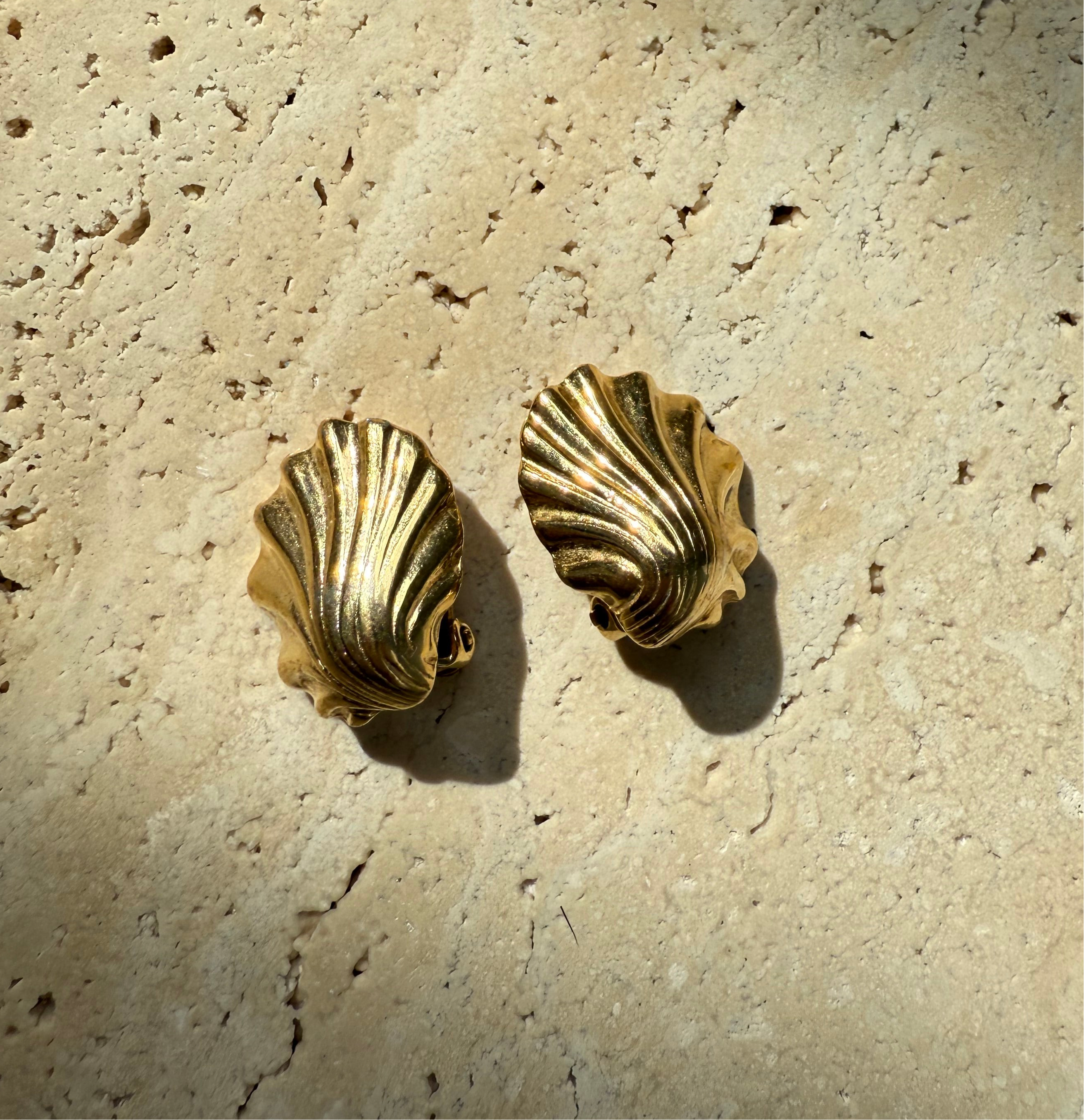 Givenchy vintage authentic gold plated fanned out shell earrings clip on