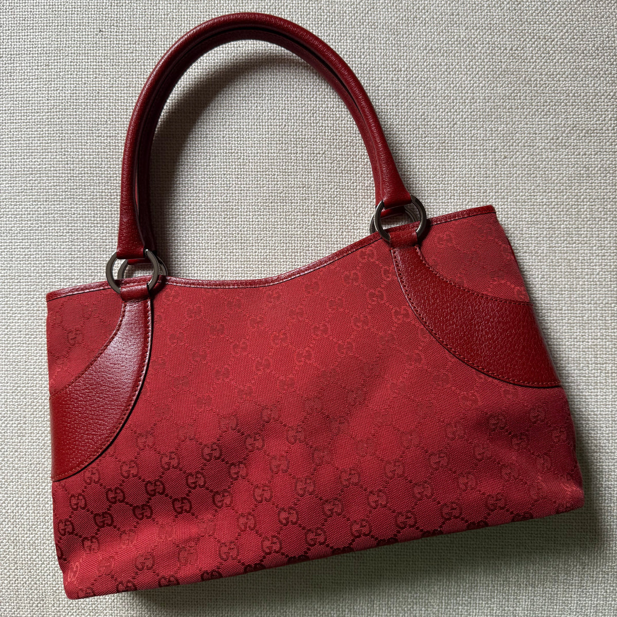 Gucci Signature Shoulder Tote Red