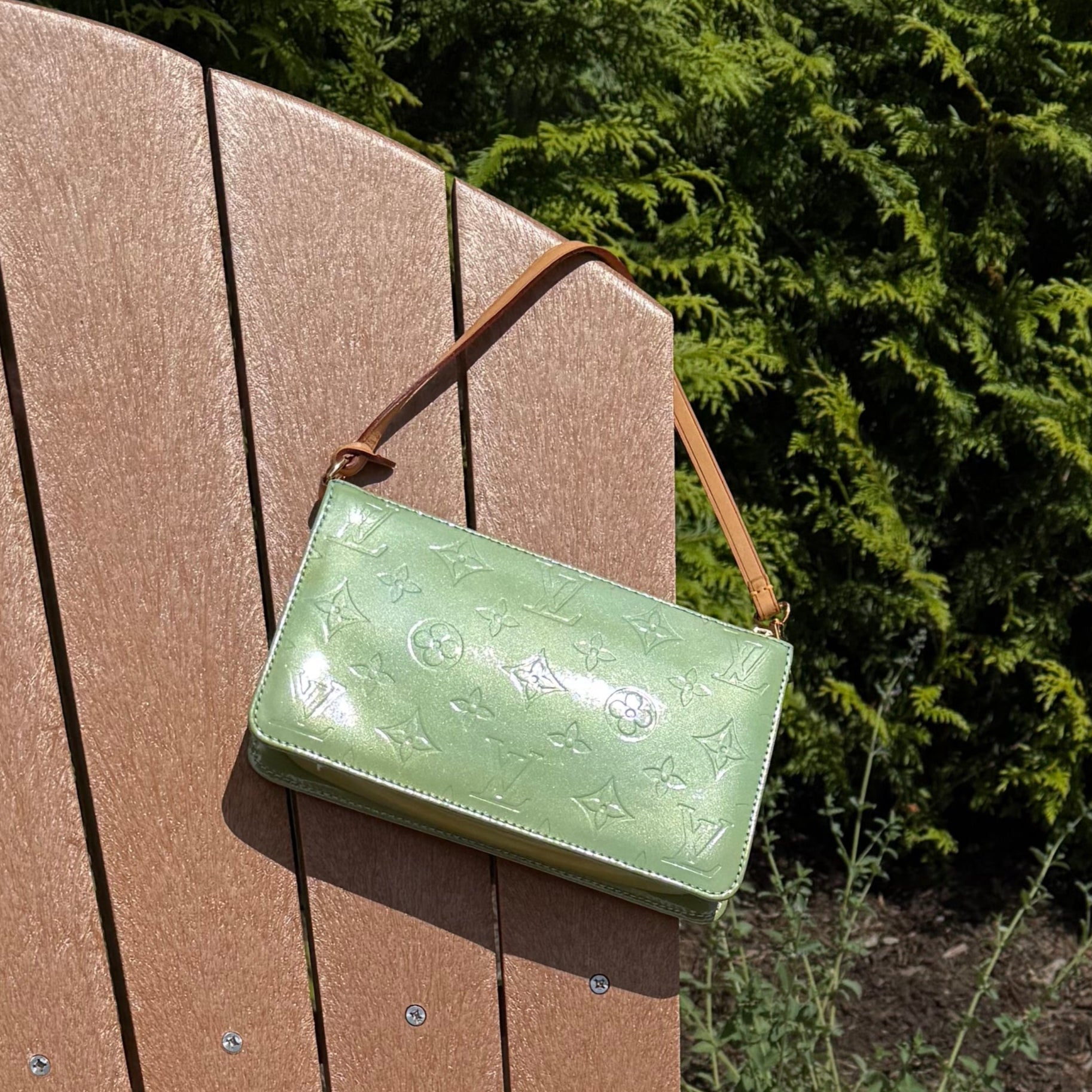 Louis Vuitton authentic vintage Lexington Pochette Green Vernis Monogram Leather