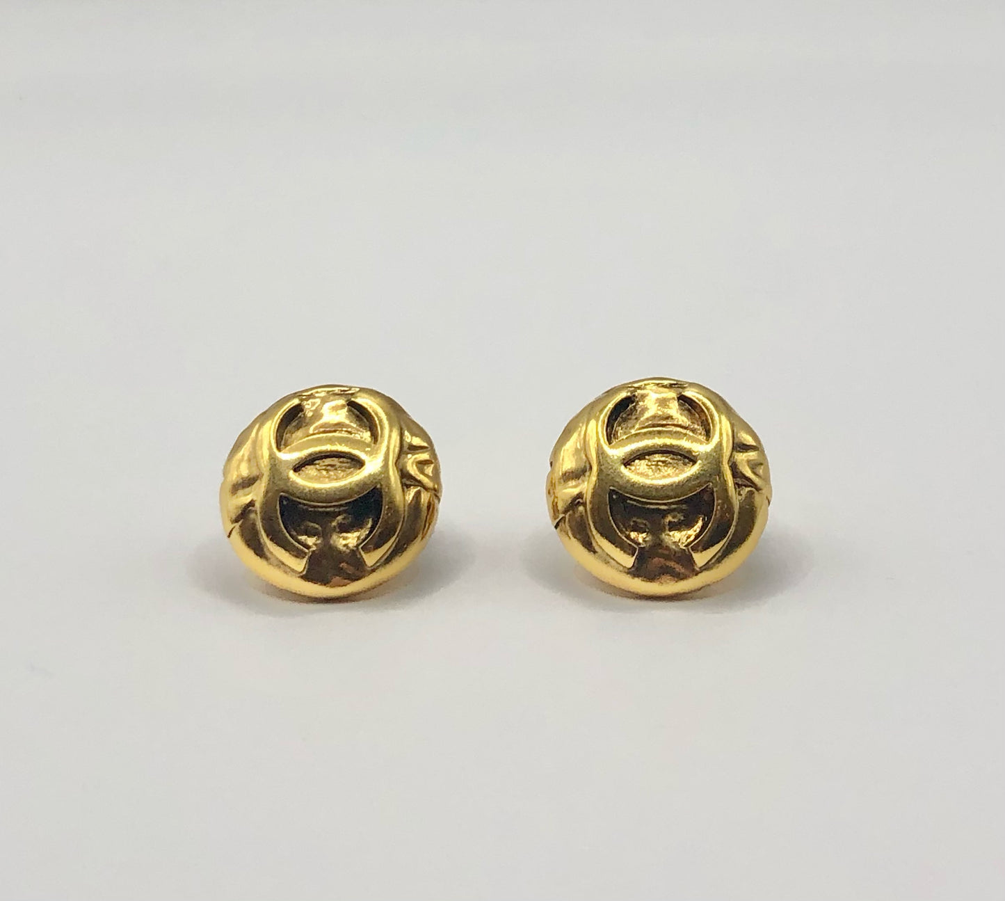 Chanel CC Button Earrings Vintage – The Vintage New Yorker