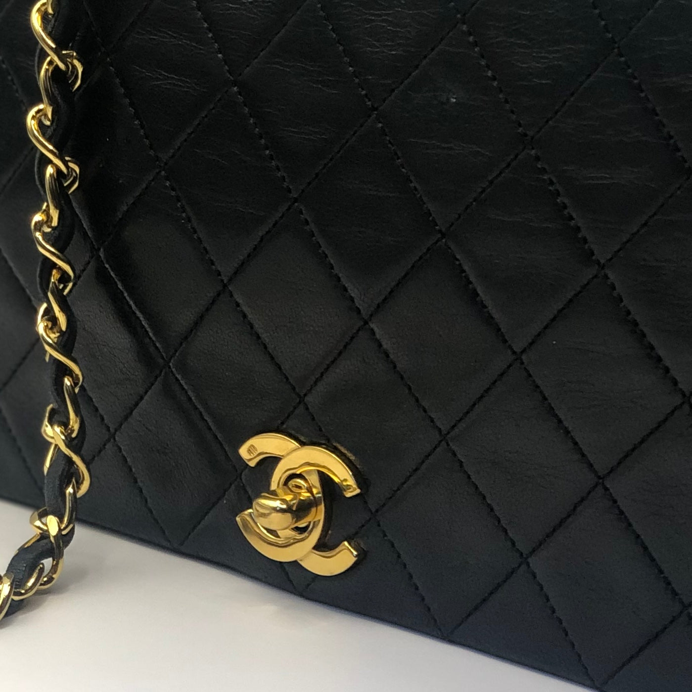 Chanel Vintage Full Flap Beige Lambskin Series 3, Luxury, Bags & Wallets on  Carousell