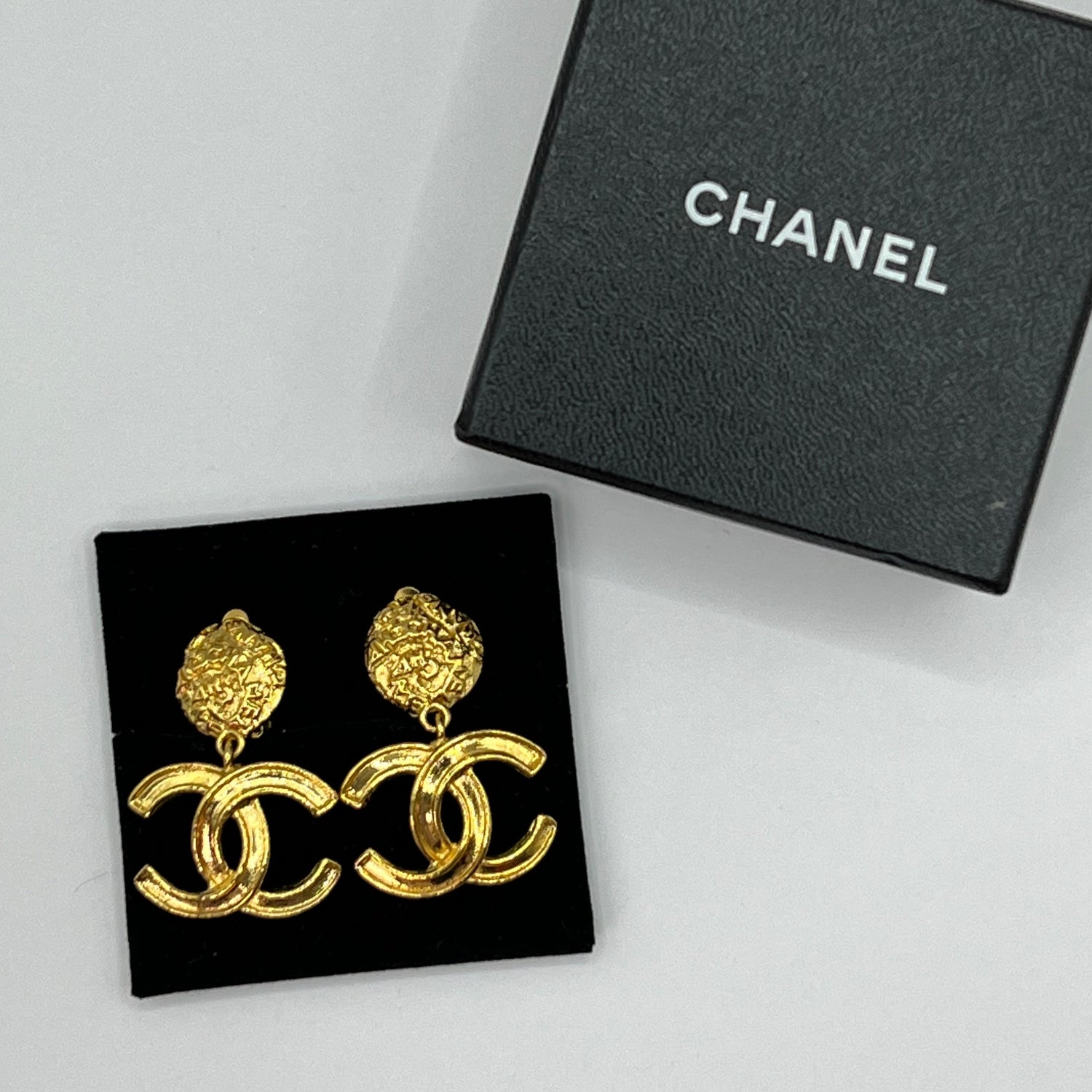 chanel earrings cc logo dangle