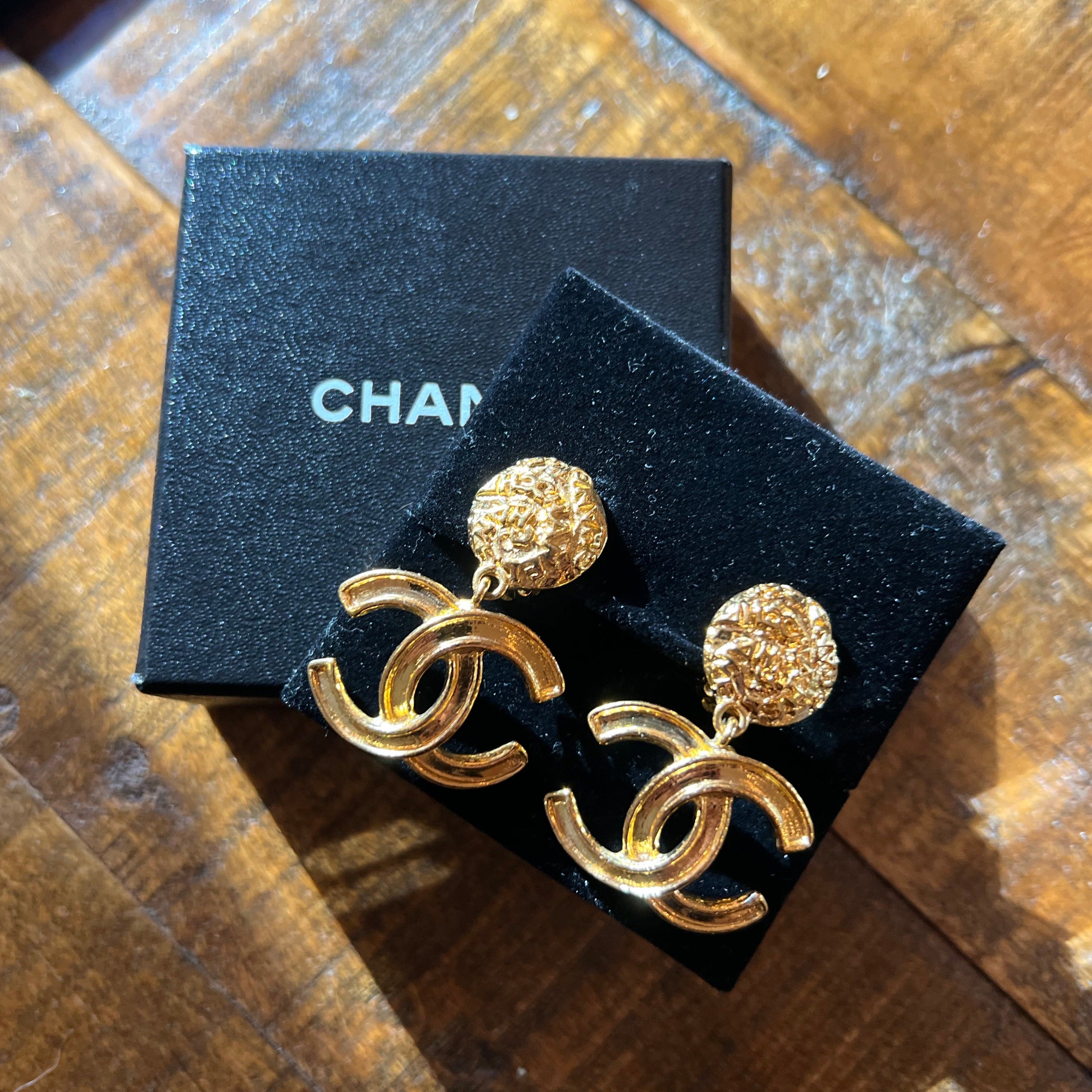 Auth Vintage Chanel stud earrings CC logo camellia flower black