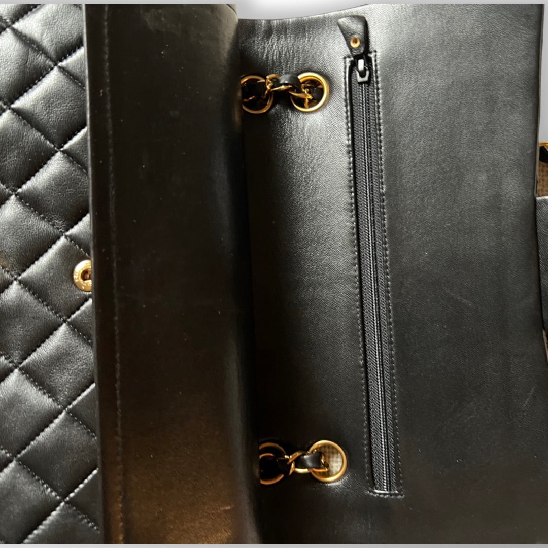 Gorgeous classic black 2.55 double flap bag in caviar leather and gold  hardware.