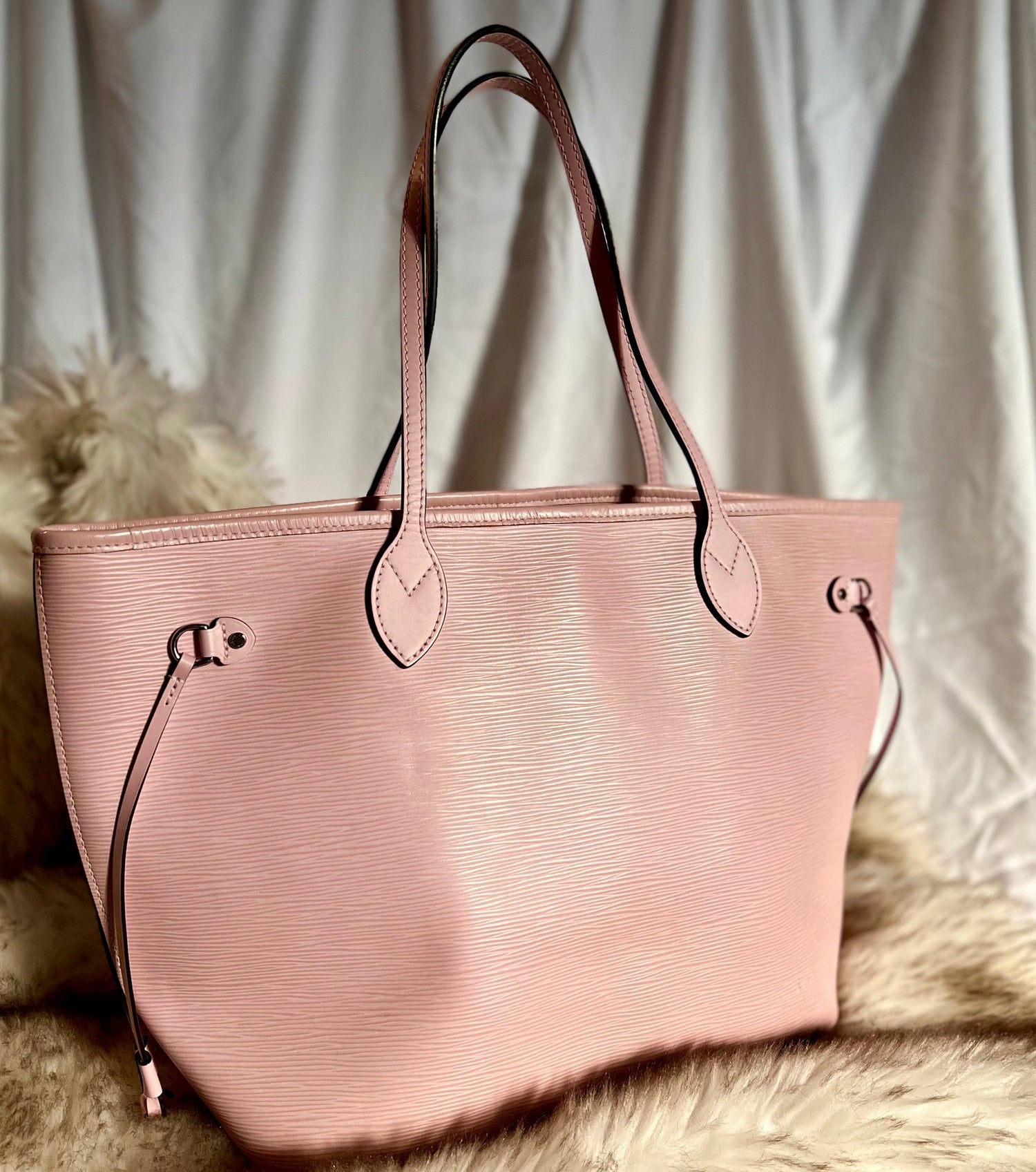 Shop Louis Vuitton NEVERFULL pink